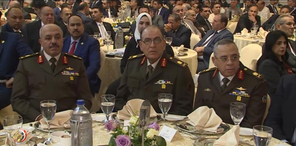 وزير الدفاع يلتقى وفدا من أعضاء مجلسى النواب والشيوخ